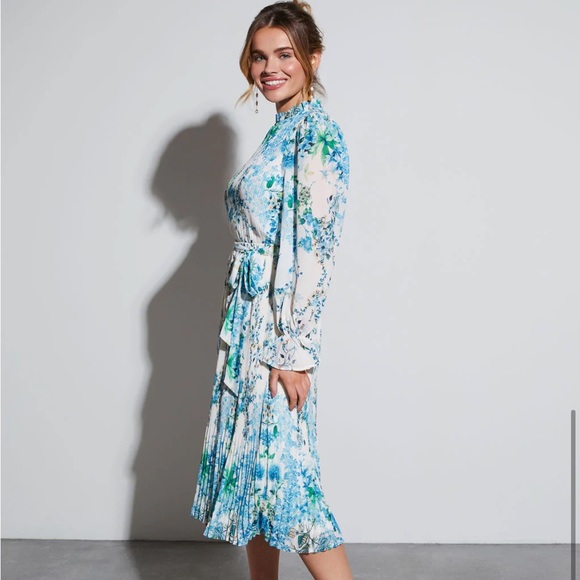 Vici Tempe Floral Ruffle Midi Dress - Picture 2 of 9